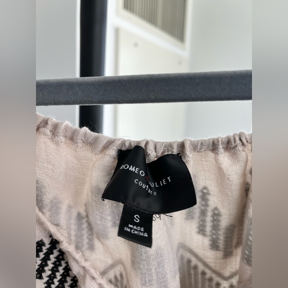Romeo & Juliet Couture Top - Picture 3 of 4